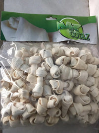 Bolsa De Poco Más De 1 Kg De Huesos De Carnaza Color Crema