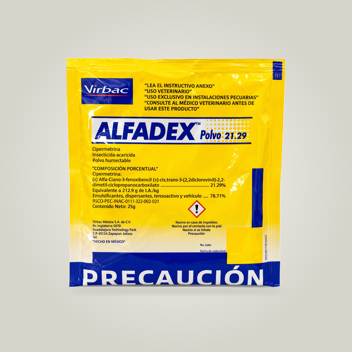Alfadex Virbac Polvo 21.29, sobre completo de 25 g en fondo neutro de estudio