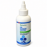Vetoquinol Ear Cleansing Solution 120 ml con aloe vera para perros y gatos, fondo blanco